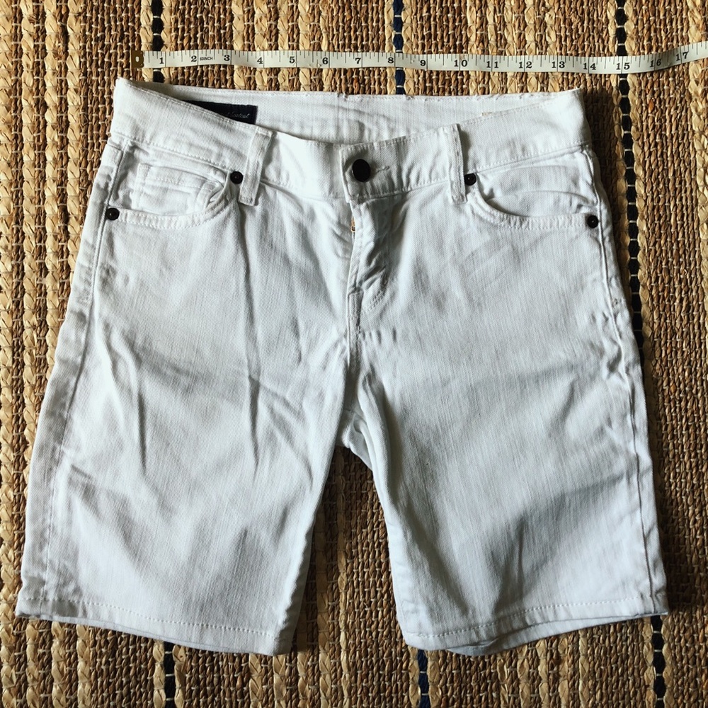 Mid thigh white shorts